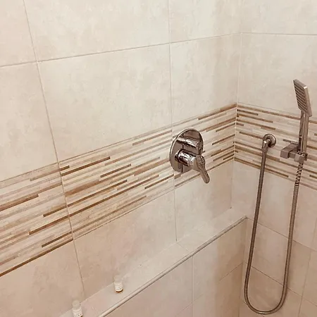 Landi 14 - Air Conditioning, Private Parking, Premium Sleep